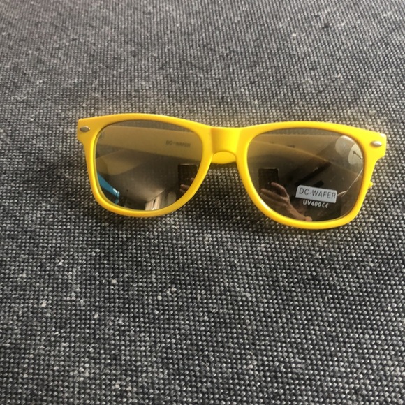 Plastic frame sunglasses. (New)Dazed and Confused - Picture 4 of 7